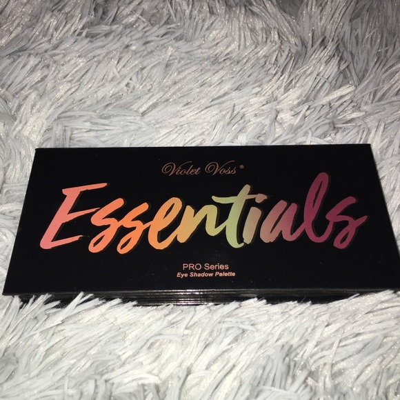 Violet Voss | Essentials PRO Series Palette - Picture 3 of 5